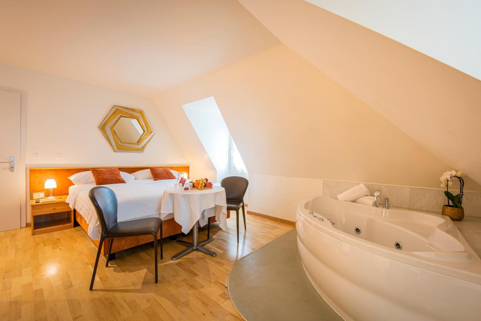 Hotel Du Cheval Blanc - City Center بول المظهر الخارجي الصورة